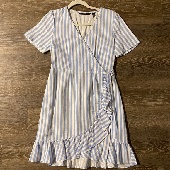 Dress - Picture 1 of 3